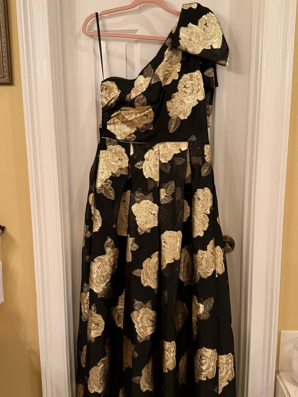 One-Shoulder Metallic Jacquard Gown - Picture 7 of 10